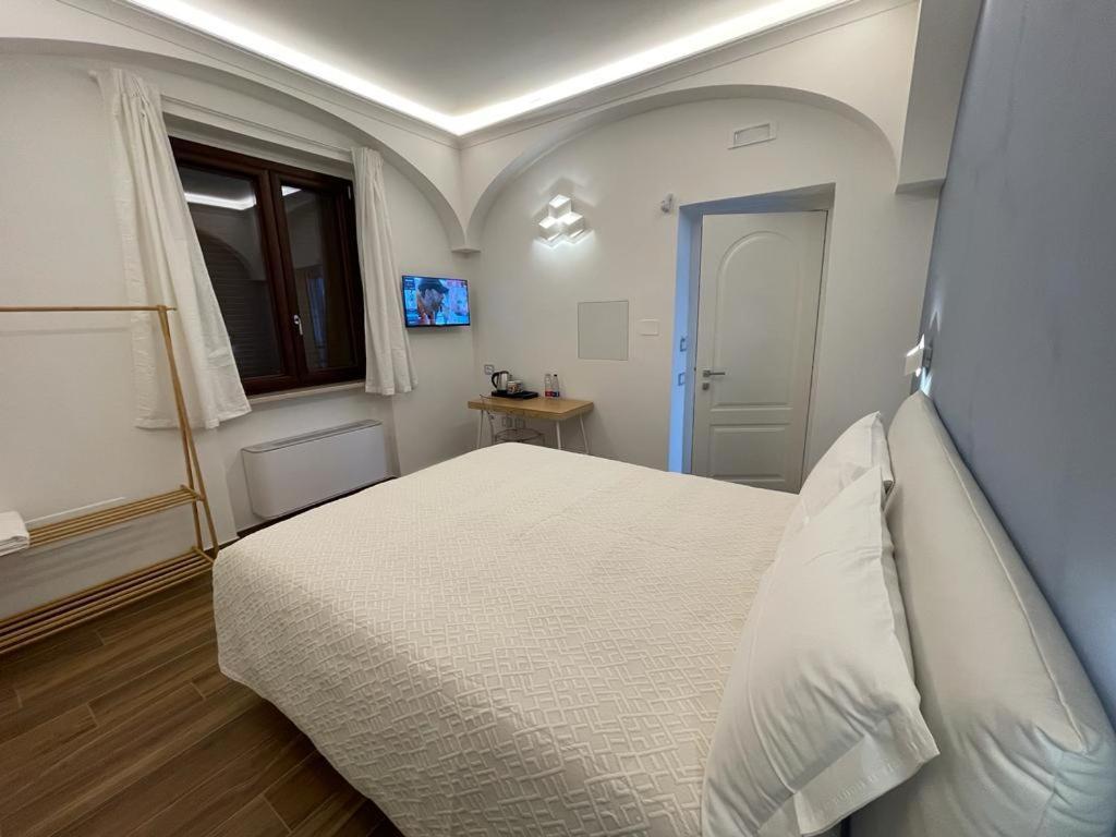 Deluxe Double Room,1396877108:JPEG